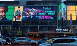Billboard Rik88: Sáng tạo quảng cáo hay ranh giới nhạy cảm giữa giải trí và cá cược? 2 8 Billboard tai Thai vi Central World